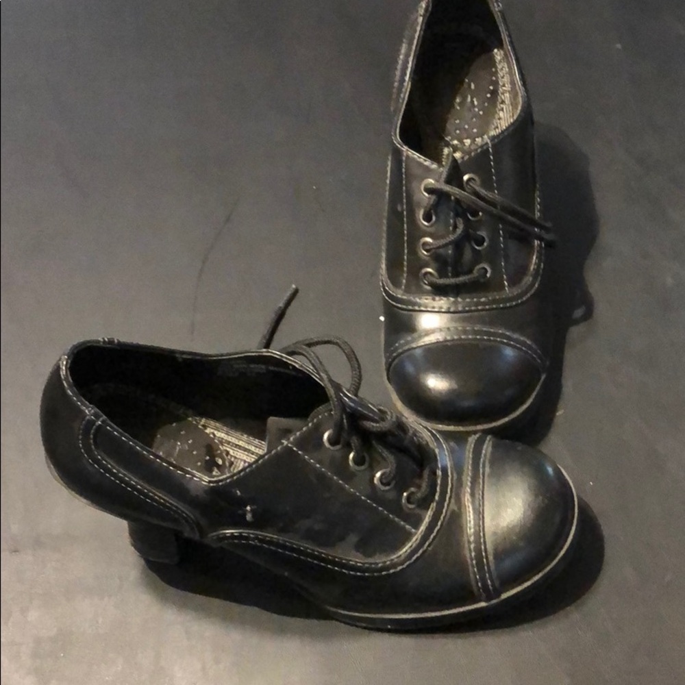 Black mid heel
